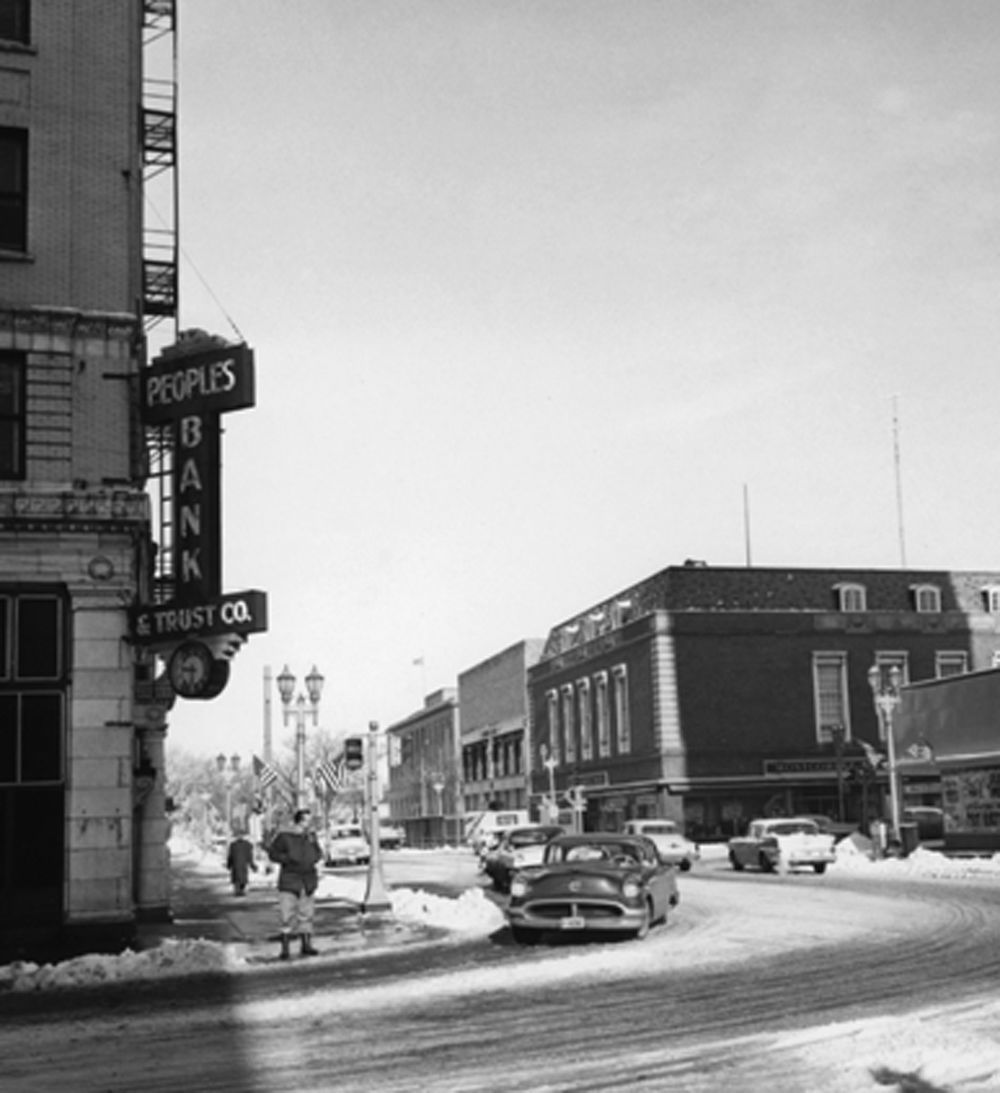 Page 40 – snowy intersection at west fourth.jpg
